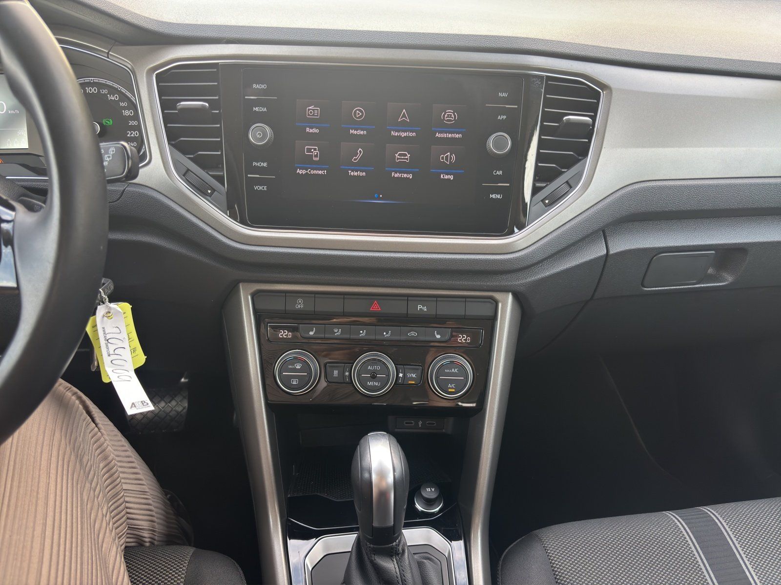 Fahrzeugabbildung Volkswagen T-Roc 1.5 TSI Style (EURO 6d)