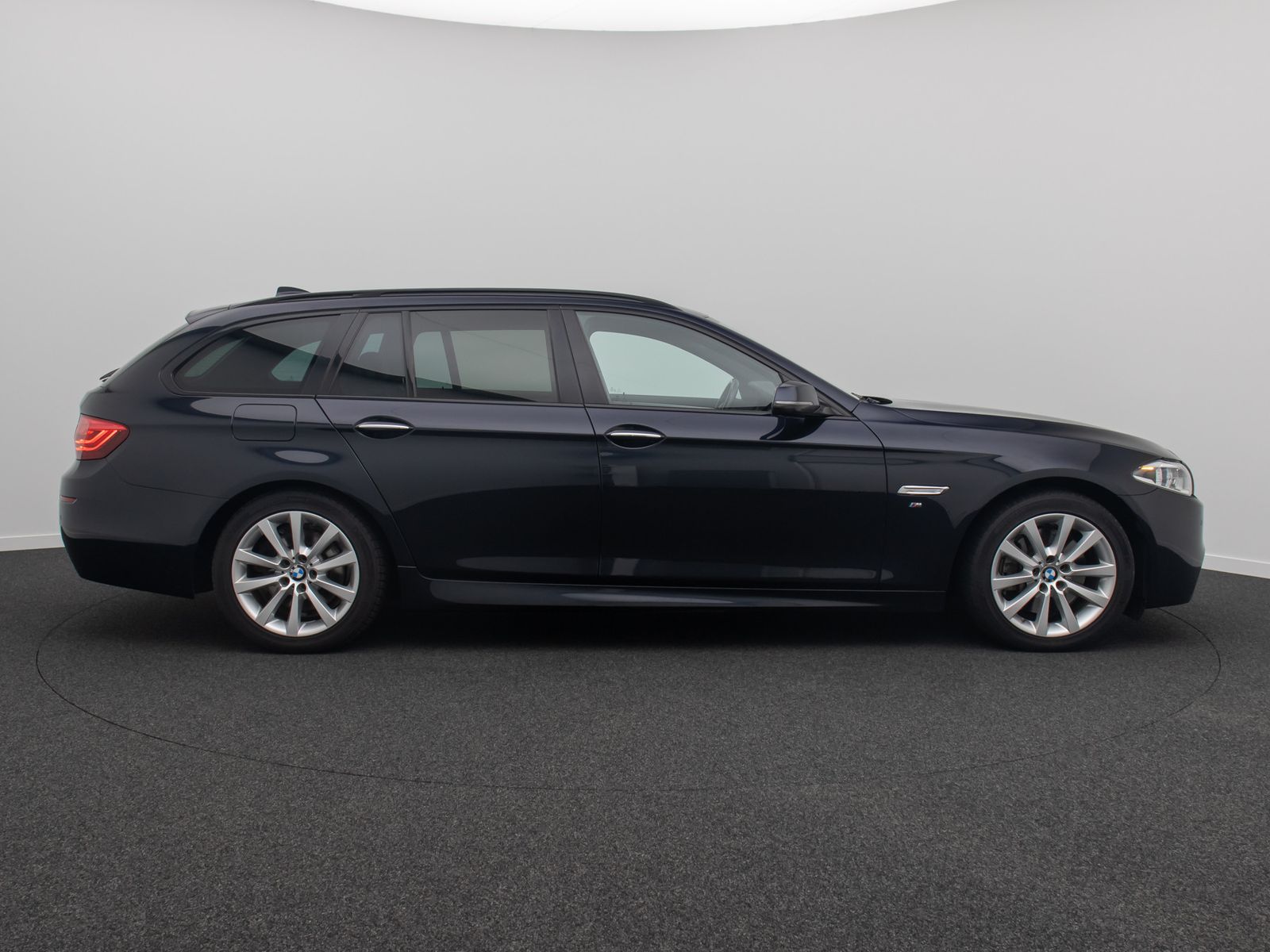 Fahrzeugabbildung BMW 525d xD M Sport Kamera HUD Alarm HiFi Komfort