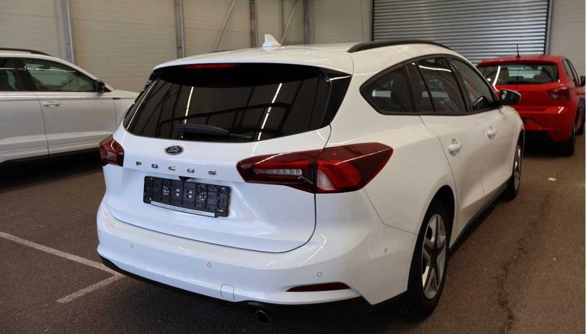 Fahrzeugabbildung Ford Focus Tur 1.5d AT8 C&C LED/ACC/NAVI/SHZ/DAB/RFK