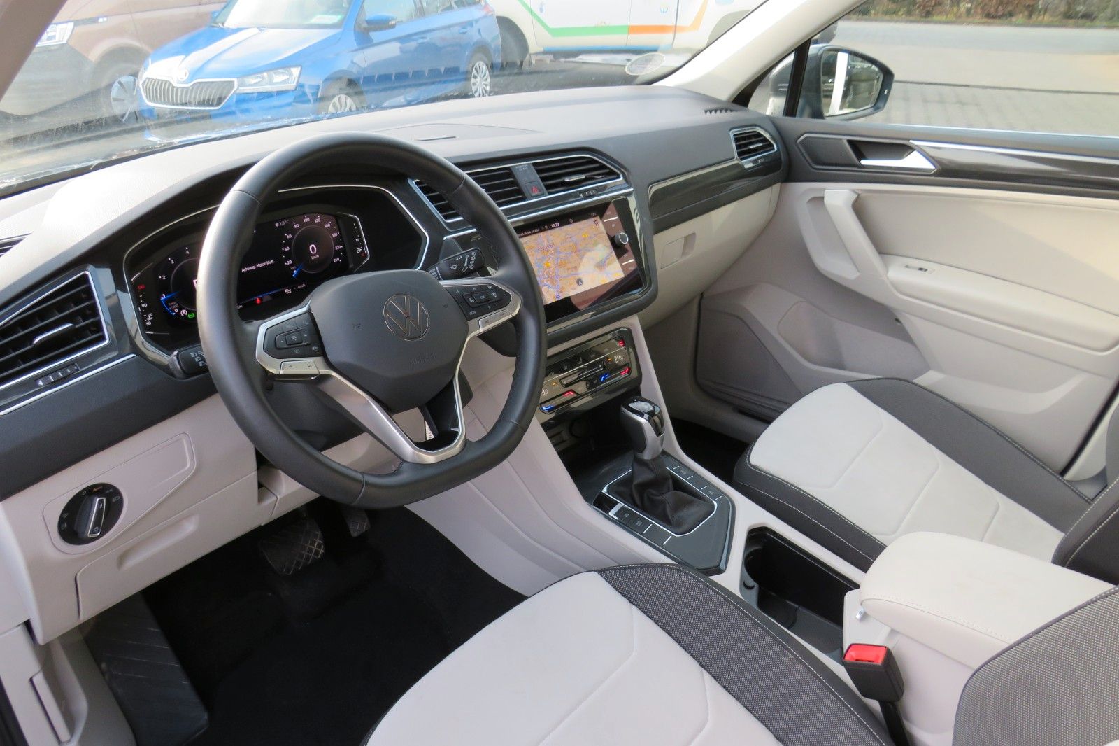 Fahrzeugabbildung Volkswagen Tiguan TSI DSG ELEGANCE 19-ZOLL MATRIX 360` 1.HD