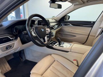 BMW 750 - 12