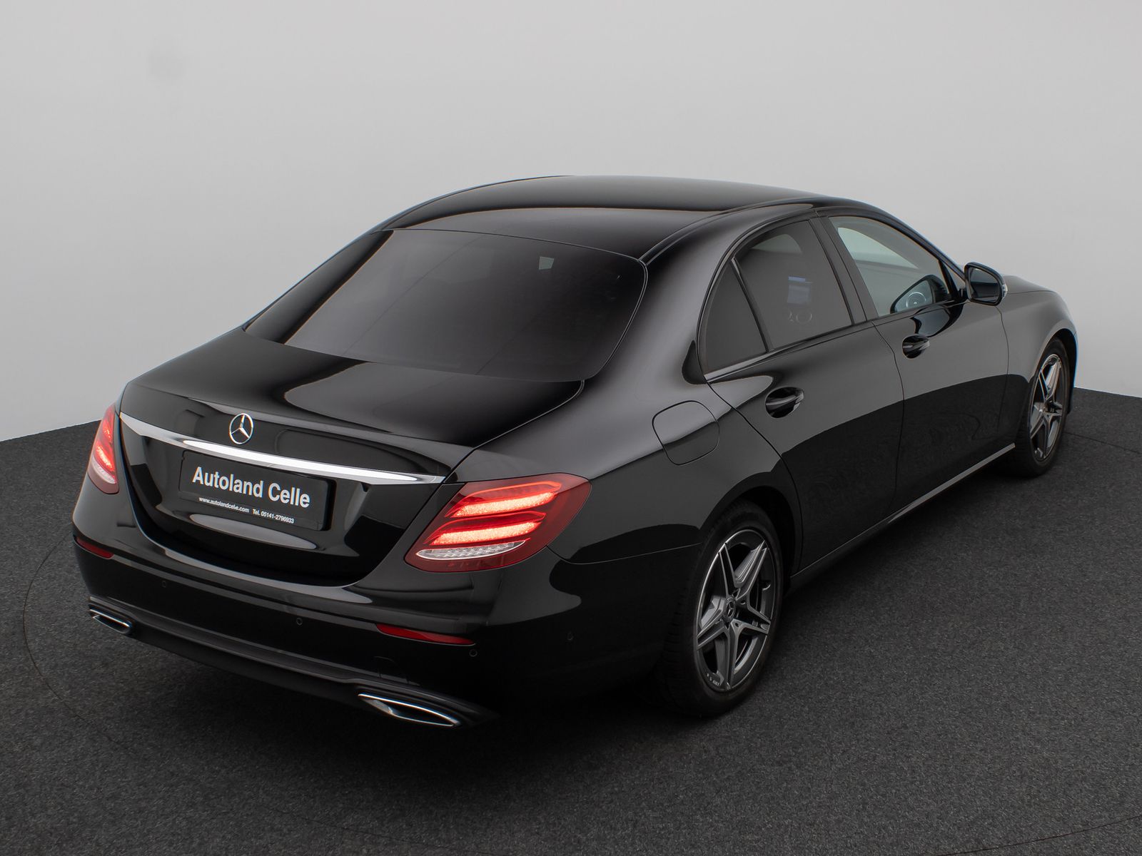 Fahrzeugabbildung Mercedes-Benz E 220 d Avantgarde. 9G-Tronic Kamera Navi Sport