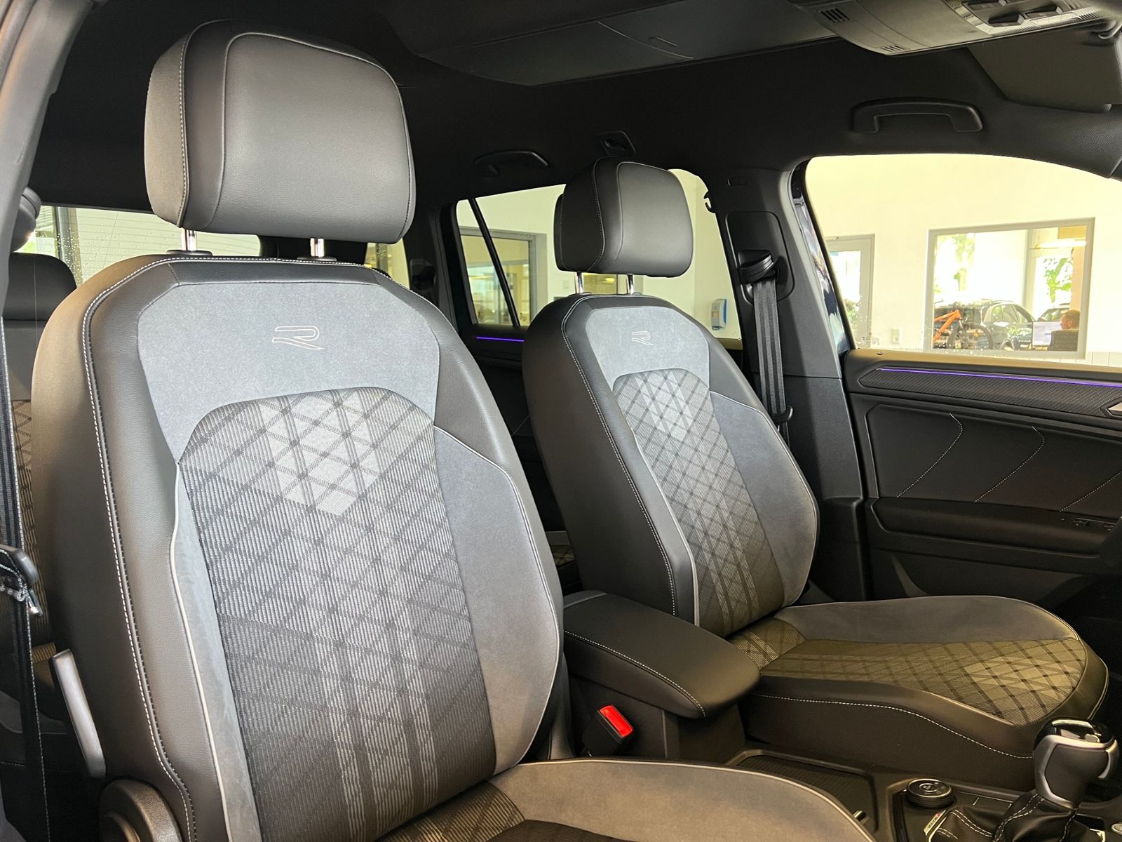 Fahrzeugabbildung Volkswagen Tiguan Allspace R-Line 2.0 TDI DSG 4MOTION *AHK,