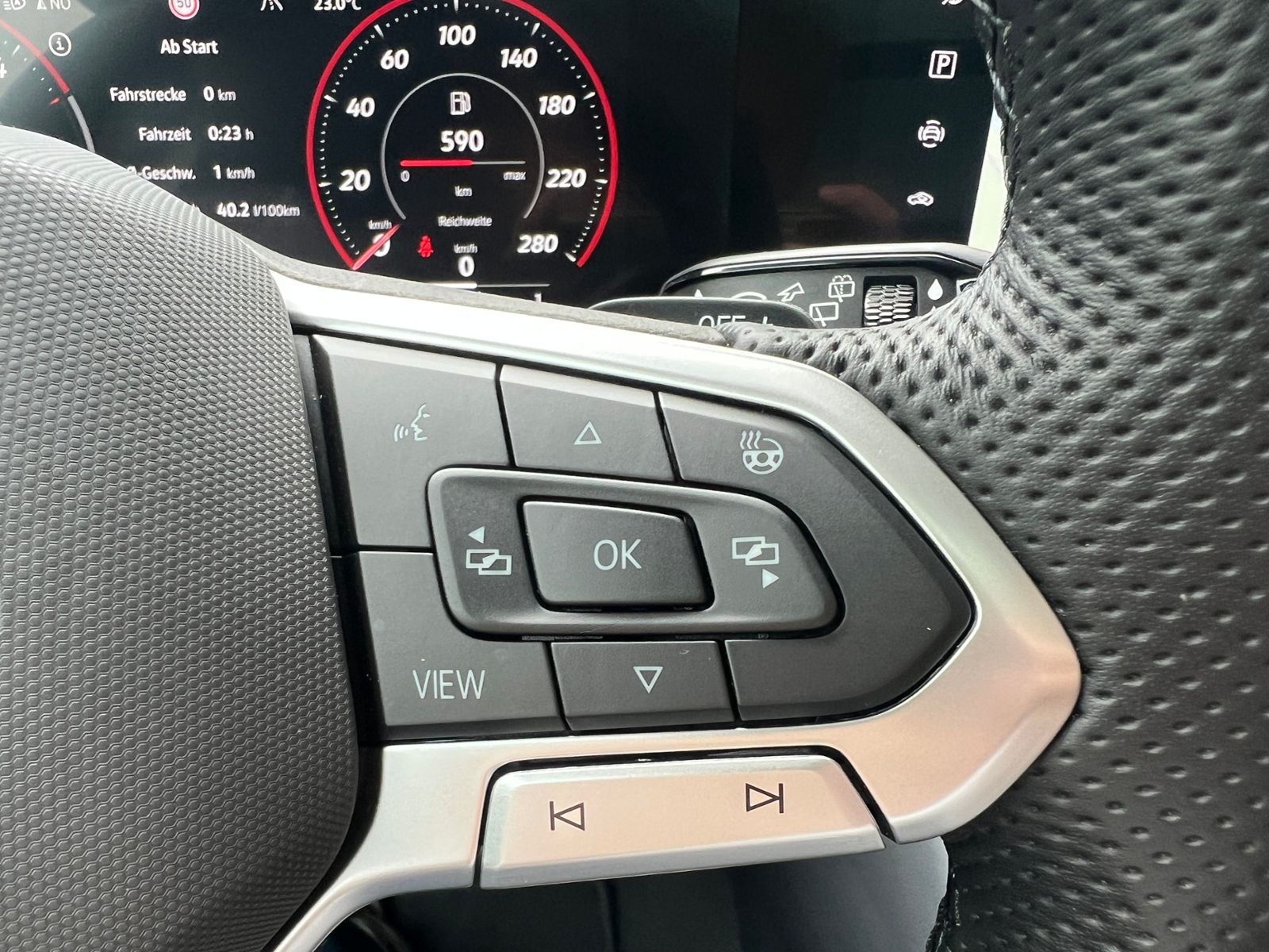 Fahrzeugabbildung Volkswagen Touareg R-Line 3.0 TDI 4MOTION *AHK, Adaptivfwg.