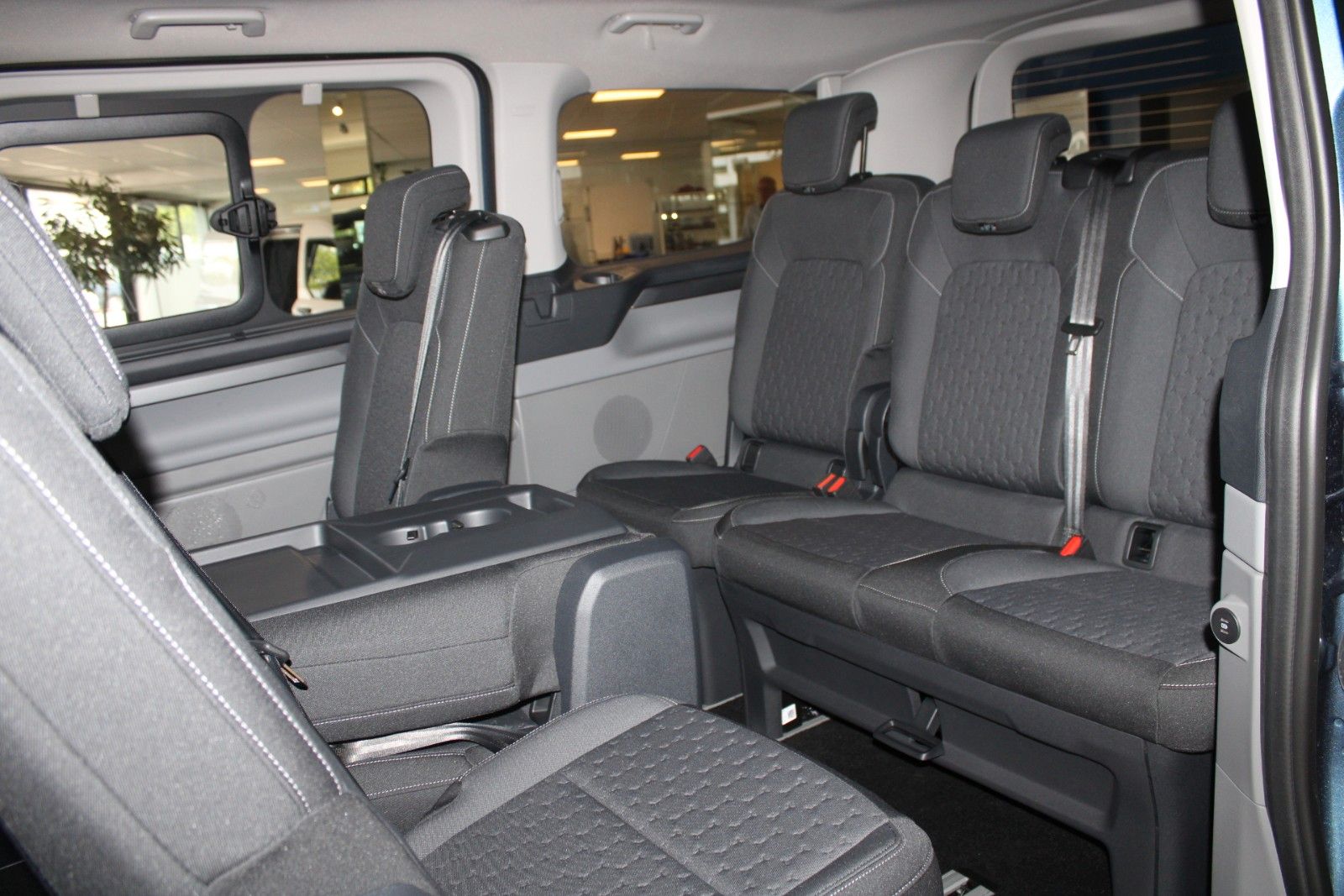 Fahrzeugabbildung Ford Tourneo Custom L1 Titanium 8-Sitze LED NAVI AHK