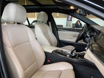 BMW 530 d xDrive *M-PAKET*HUD*AHK*BI-XENON*PANO*STHZ
