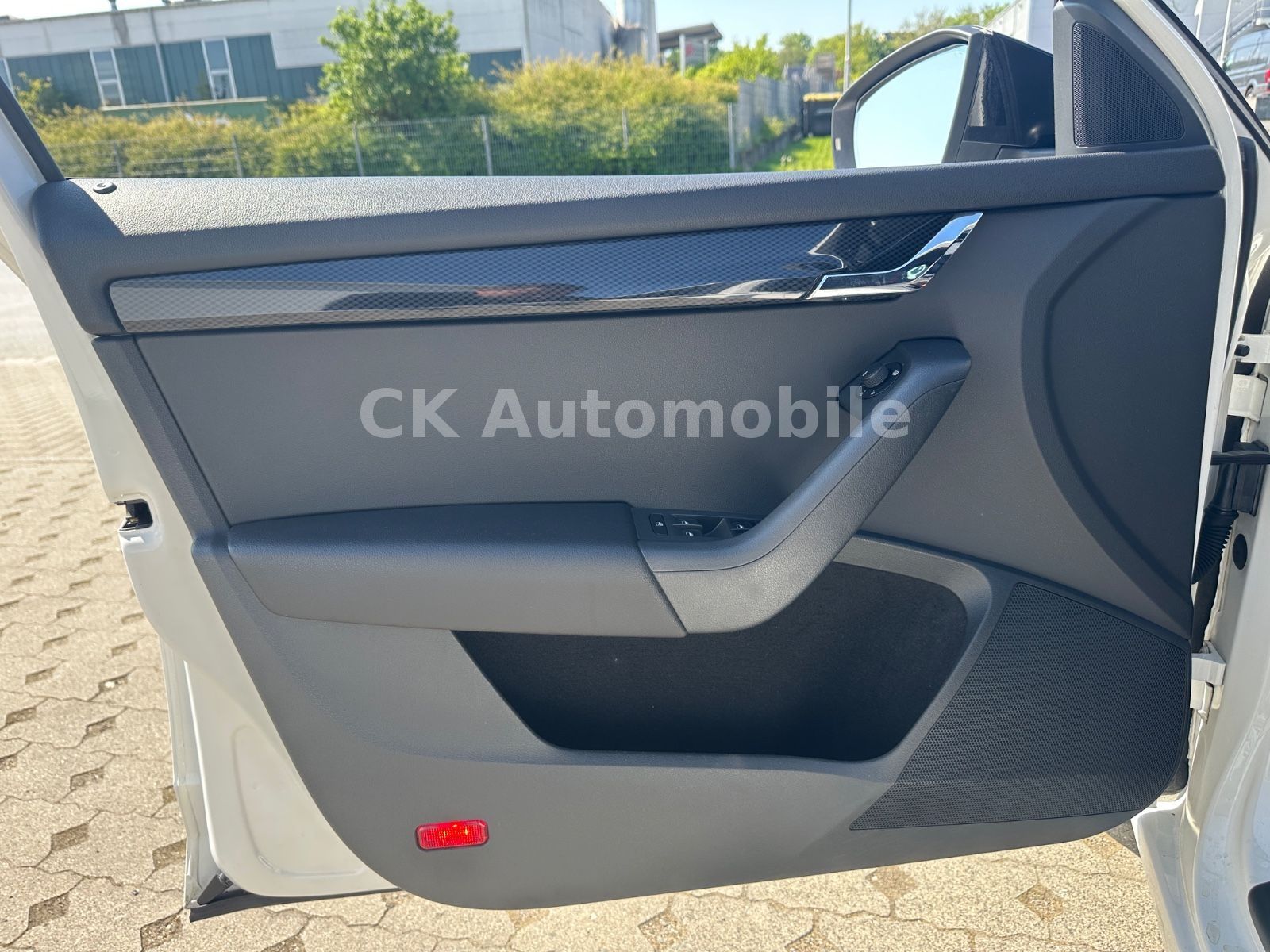 Fahrzeugabbildung SKODA Octavia Combi RS 2.0 TDI DSG/Navi/Bi-Xenon/PDC