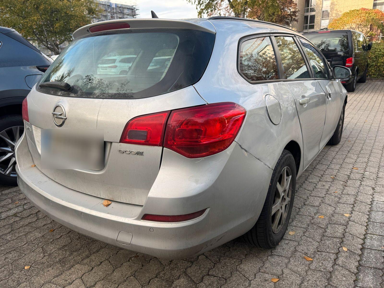 Opel Astra 2012 — photo 5