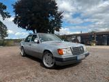 Mercedes-Benz W124 / TÜV / 8F Bereift / AMG Felgen/ Guta... - gebrauchte Mercedes-Benz E 220 aus dem Jahr 1993