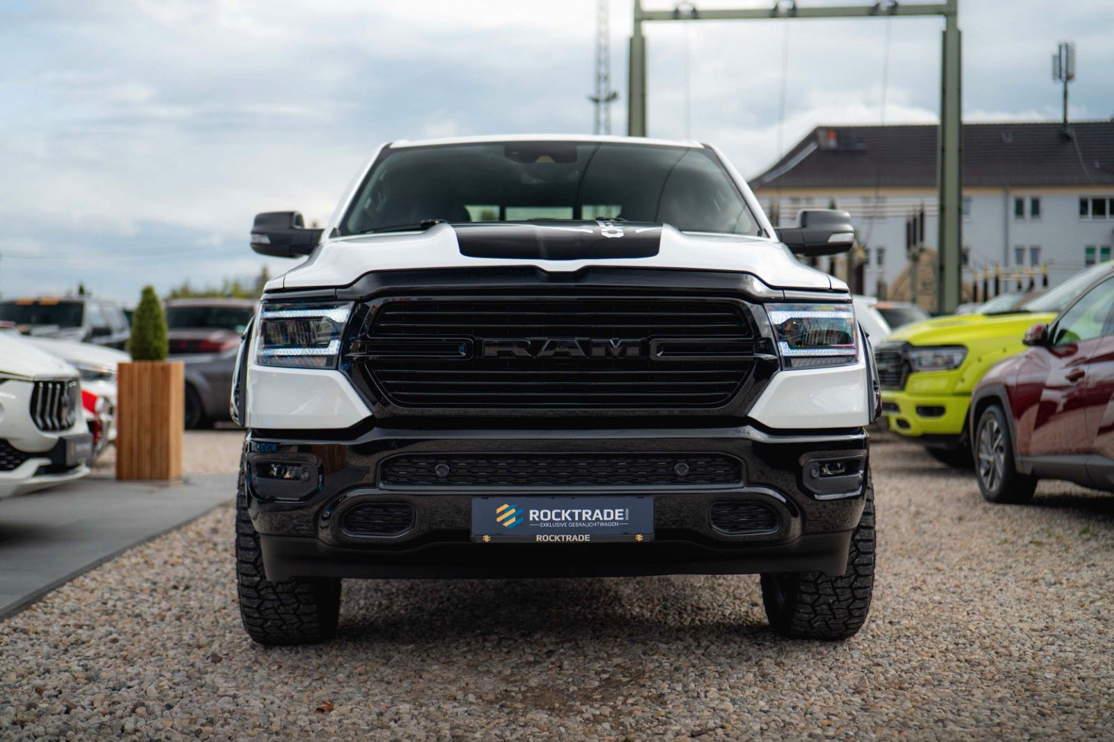 Fahrzeugabbildung Dodge RAM 5.7 V8 HEMI 4x4 OFFROAD LONGBED AXLE LOCK