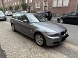 BMW 320i                              . - BMW 320 aus 2009: Kombi, 320i