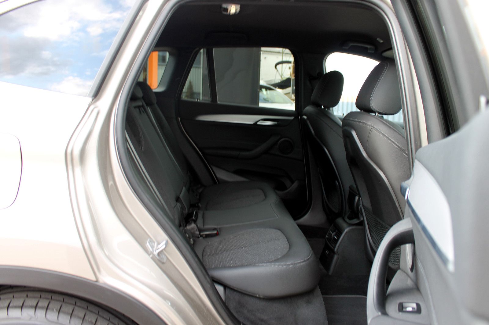 Fahrzeugabbildung BMW X1 xDrive 25e Sport Line Steptr ACC NAVI PDC KAM