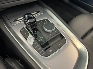 Fahrzeugabbildung BMW Z4 M40i Roadster*Keyless*Kamera*Distronic*HarmK