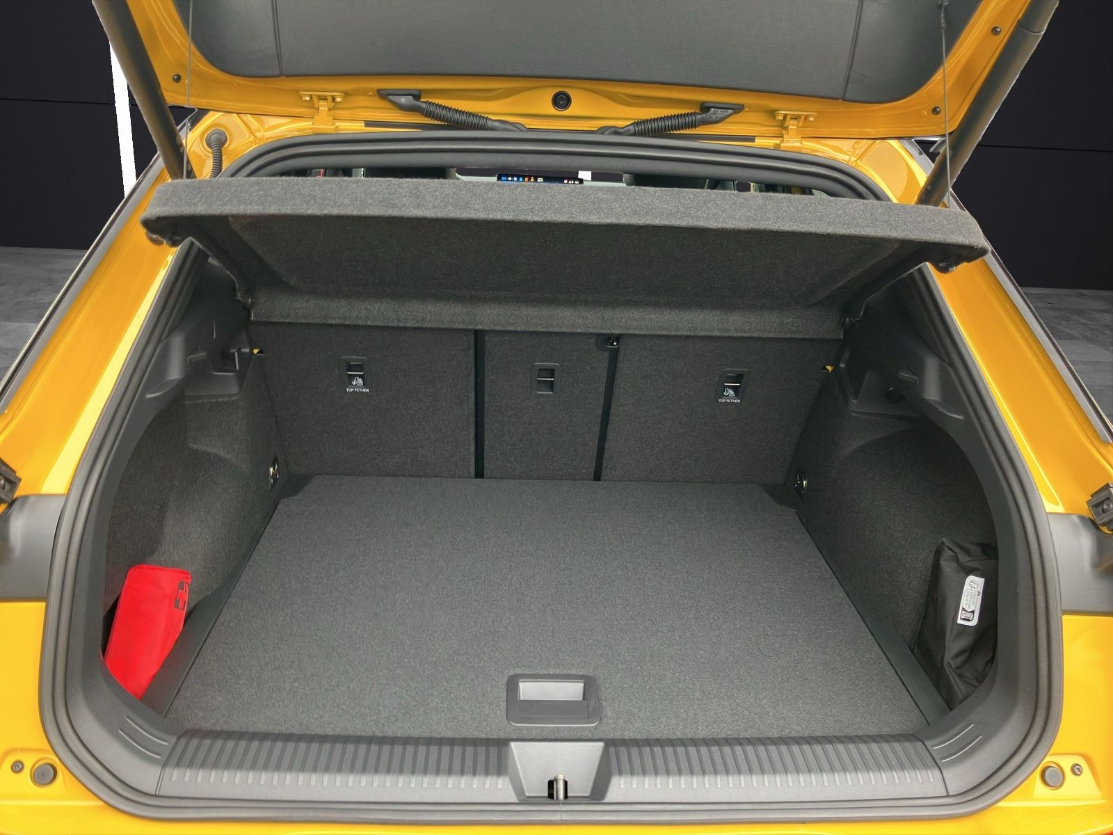 Fahrzeugabbildung Volkswagen T-Roc R-Line eTSI DSG ACC SH HuD AppConnect 360°