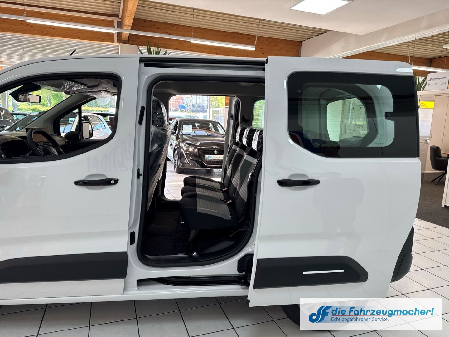 Fahrzeugabbildung Citroën Berlingo Plus M Digitales Cockpit LED Apple CarP