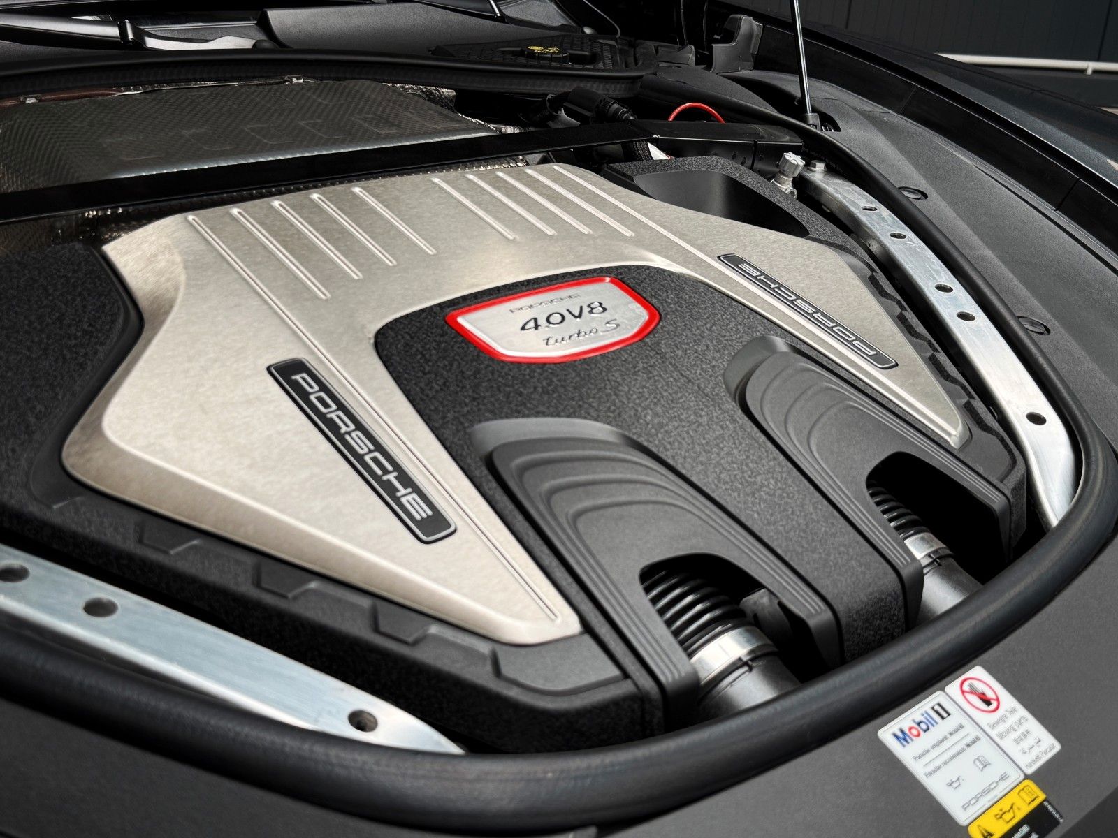 Fahrzeugabbildung Porsche Panamera Sport Turismo Turbo S + Approved + PCCB