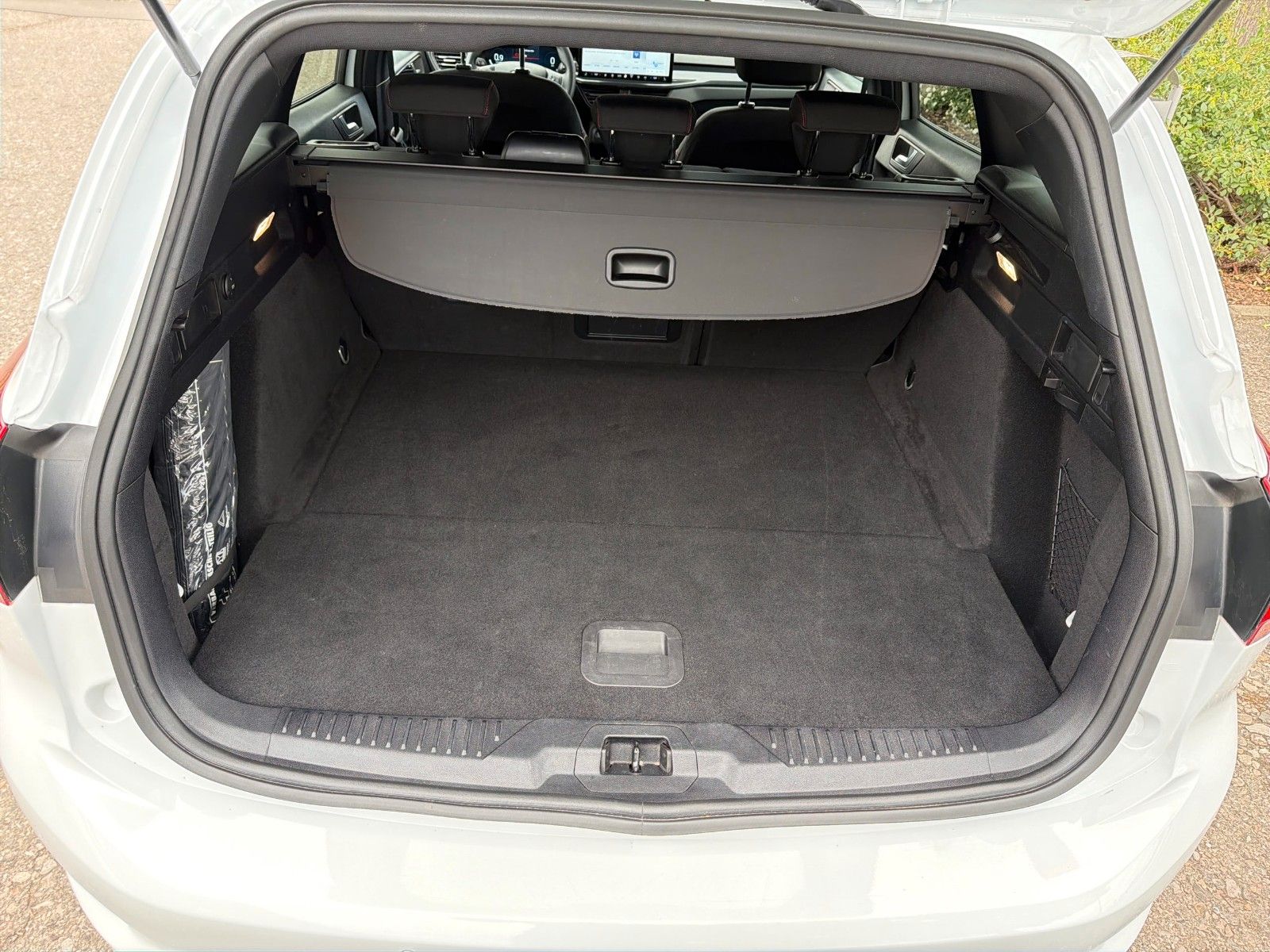 Fahrzeugabbildung Ford Focus Turnier ST-Line X, FAHRASSISTENZPAKET