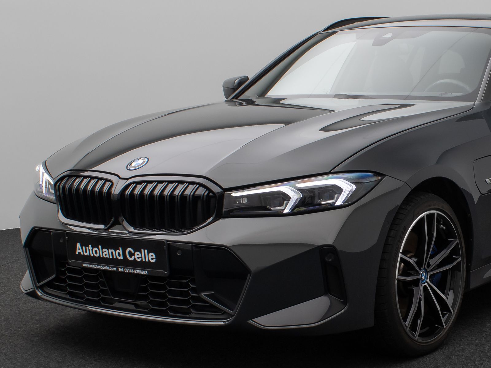 Fahrzeugabbildung BMW 330e xD M Sport Pro Panorama Kamera HUD DAB H/K