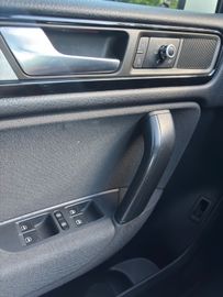 Volkswagen Touareg - 12