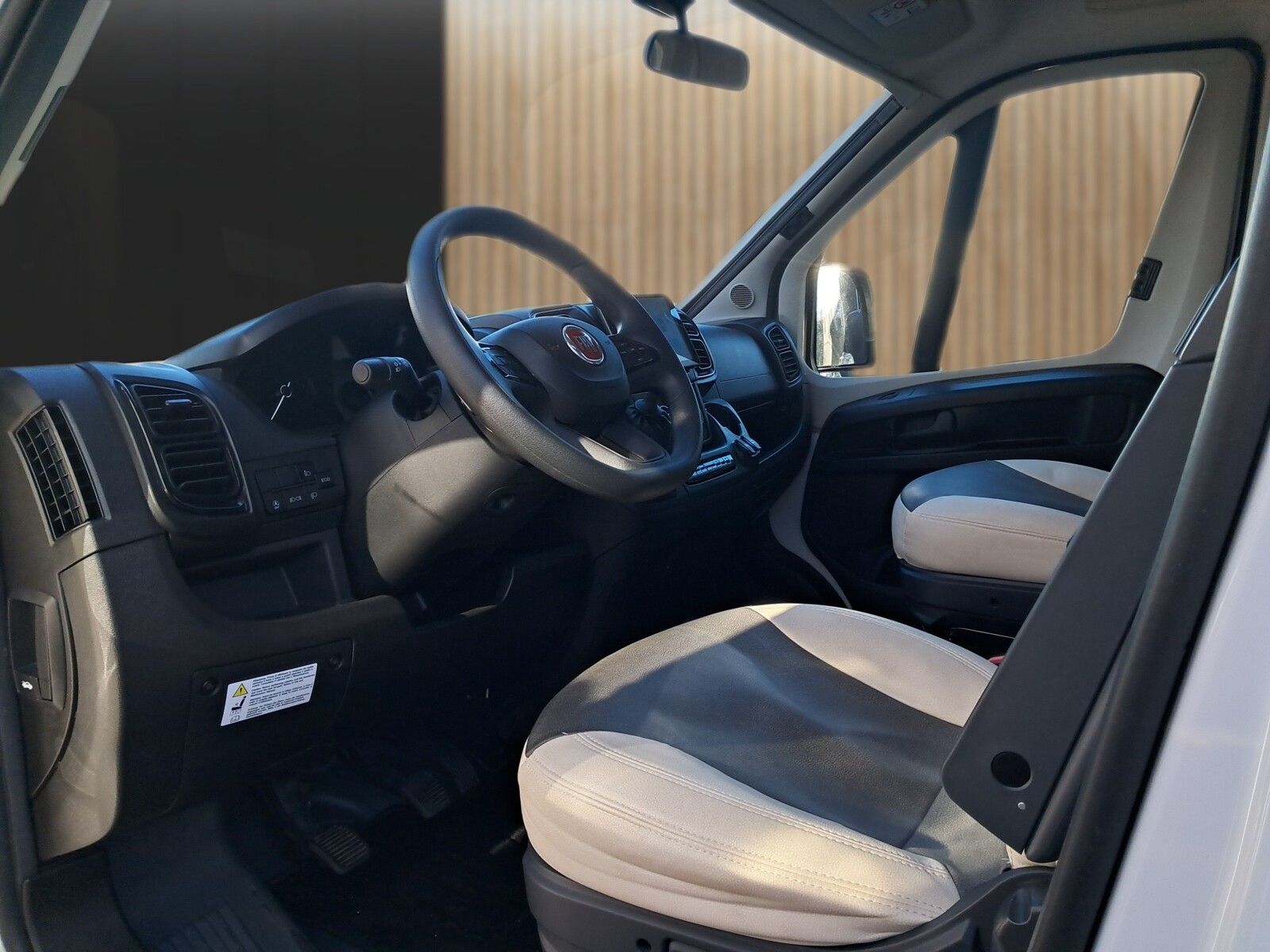 Fahrzeugabbildung Forster T FT745EB TV/Sat/Navi/Markise/Solar/Fahrradträ.