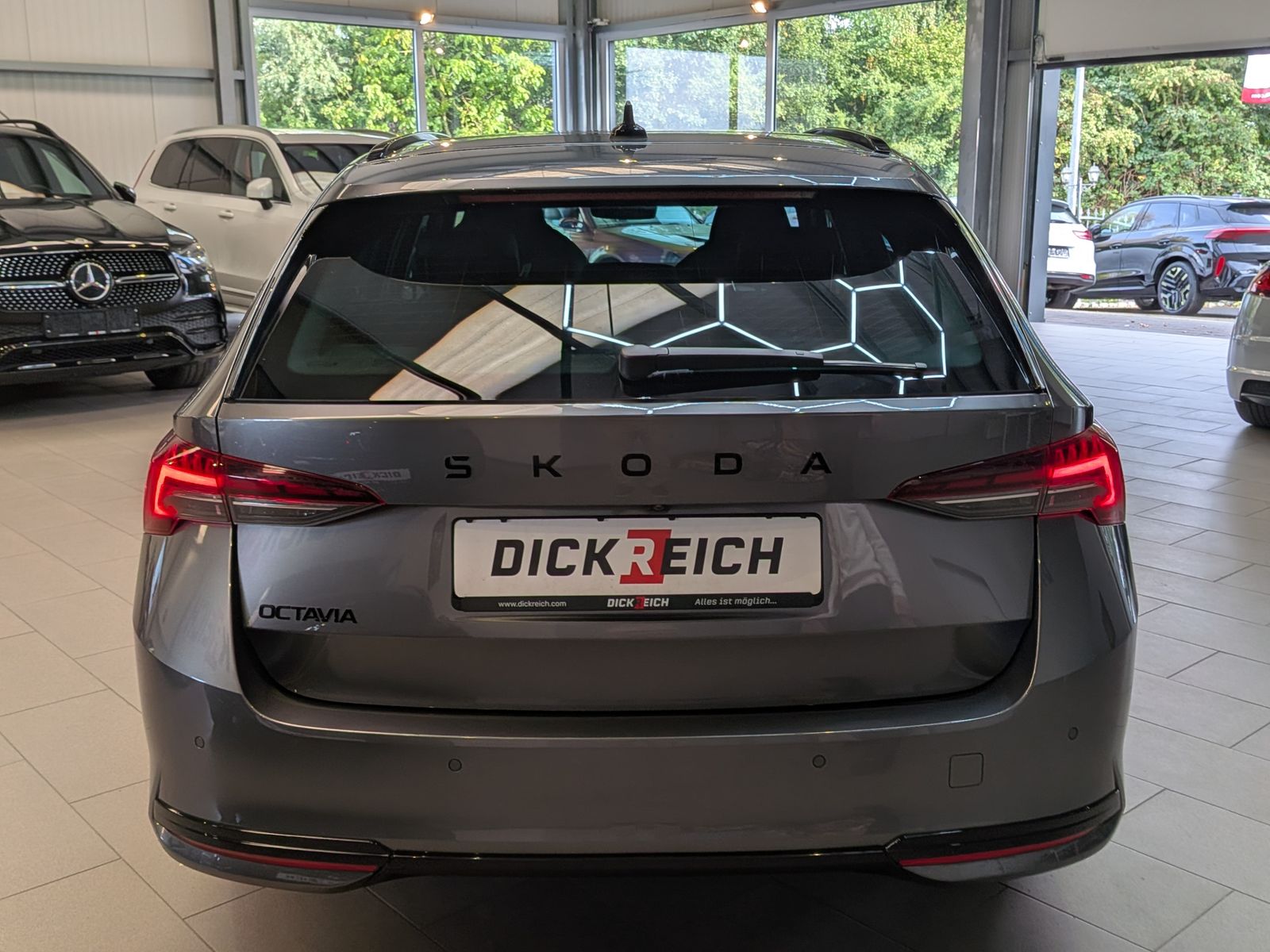 Fahrzeugabbildung SKODA Octavia 1.5 TSI Sportline MATRIX PANO AHK 5J-Gar