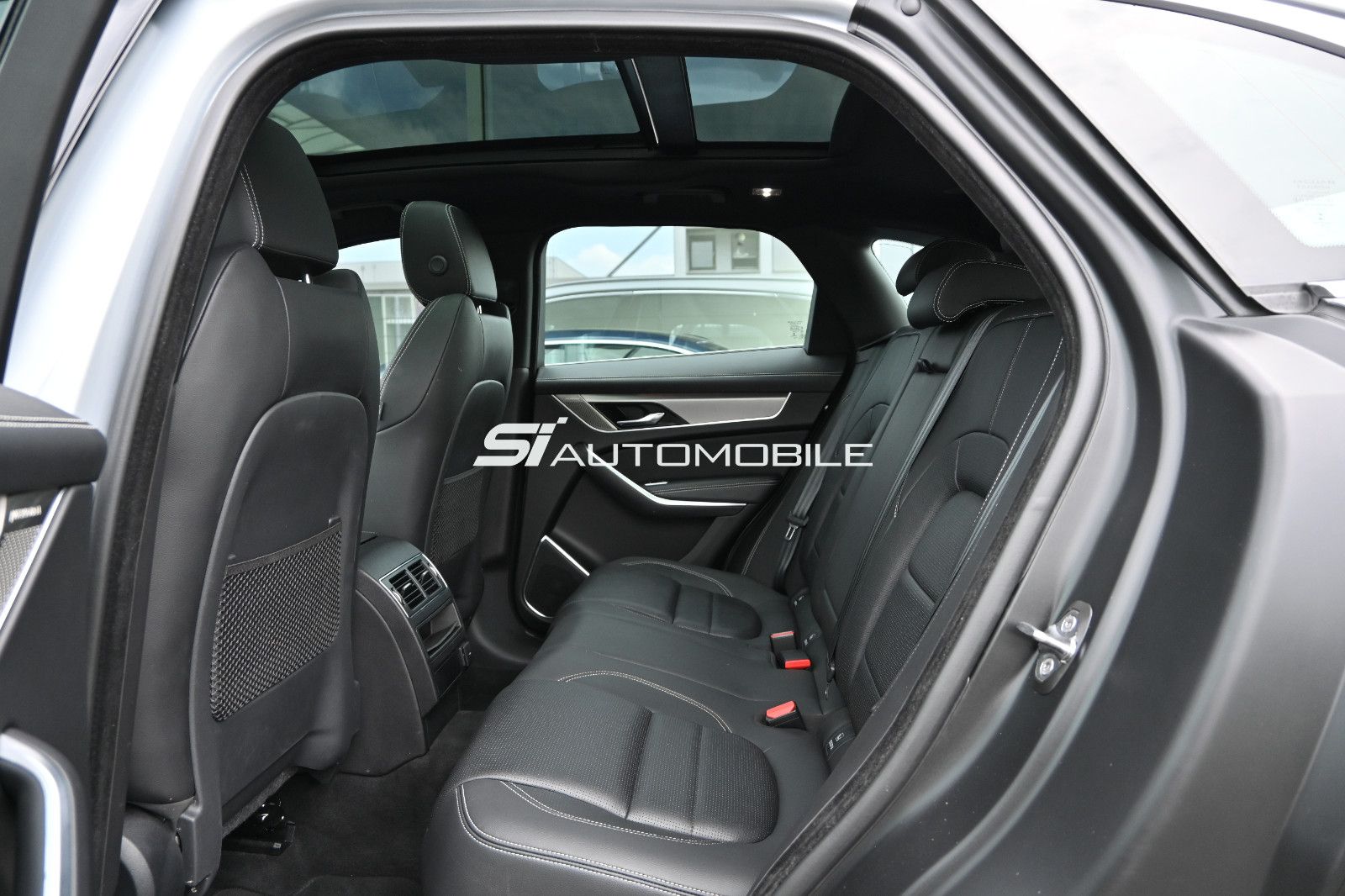 Fahrzeugabbildung Jaguar F-Pace D300 R-DYNAMIC SE AWD °ACC°AHK°HUD°PANO°