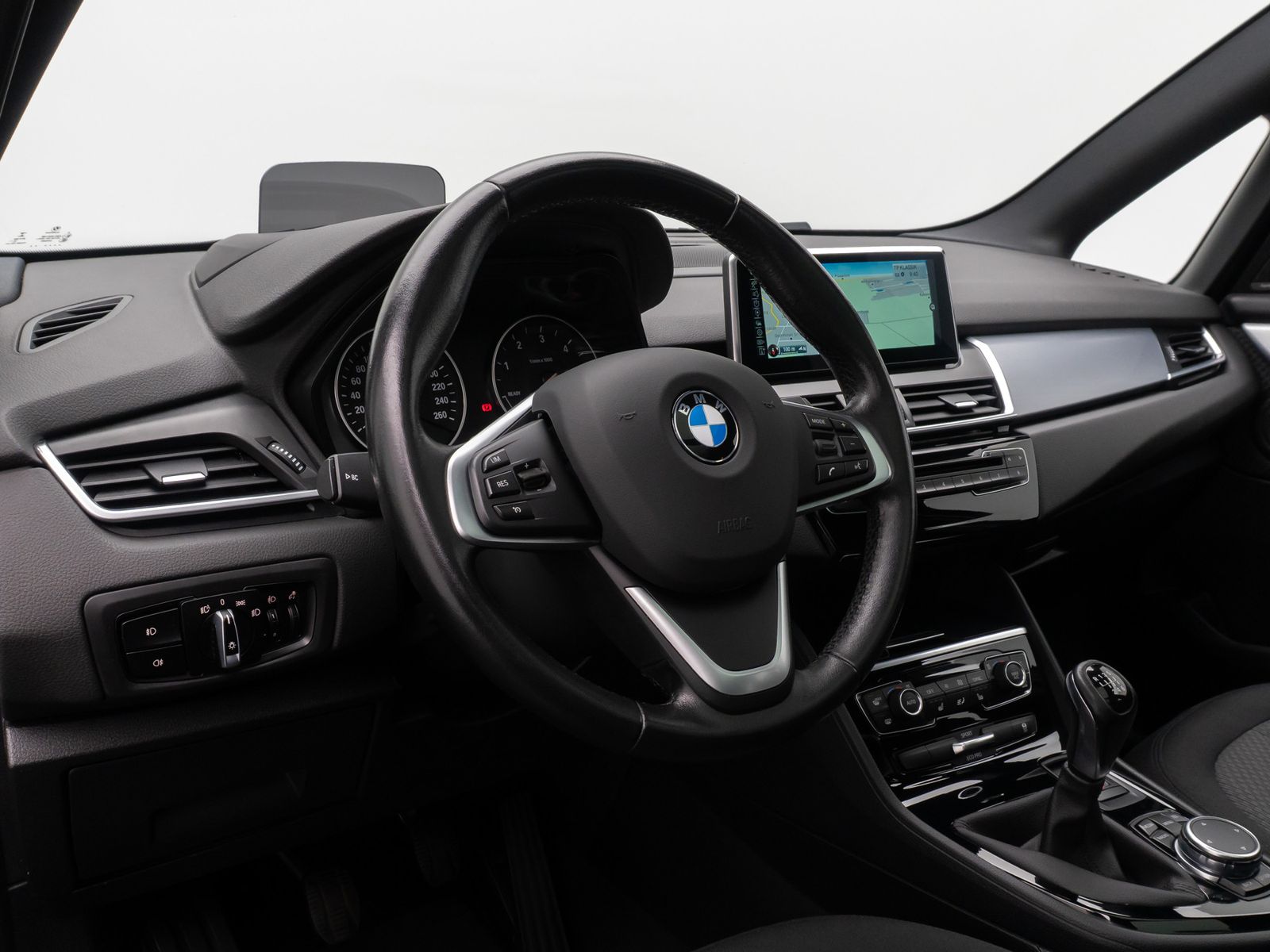 Fahrzeugabbildung BMW 220d Active Tourer HUD NaviPlus H/K Panorama DAB