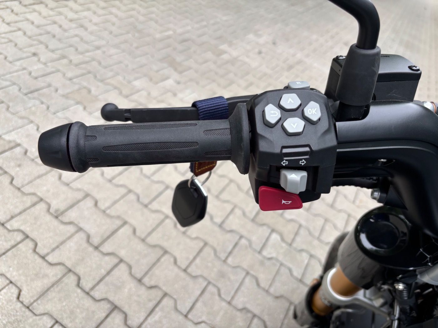 Fahrzeugabbildung BMW CE 02 Highline Paket Schnellader