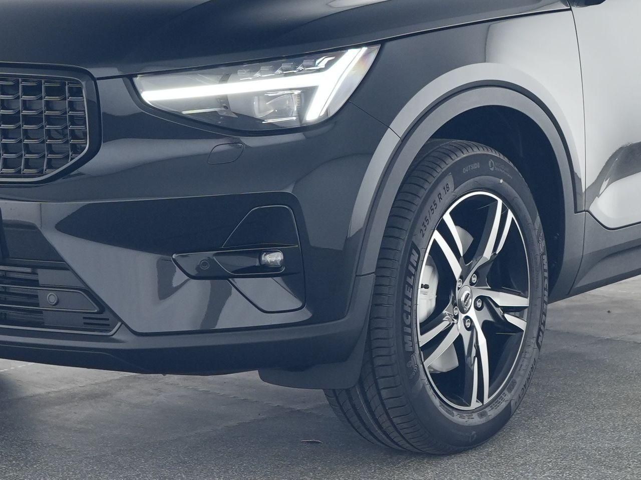 Fahrzeugabbildung Volvo XC40 Plus Dark 2WD