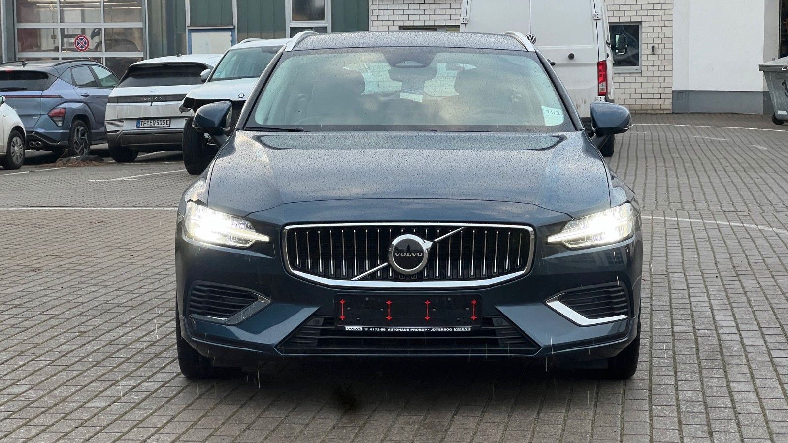 Fahrzeugabbildung Volvo V60 T6 PHEV AWD Essential *Leder*PDC*LHZG*