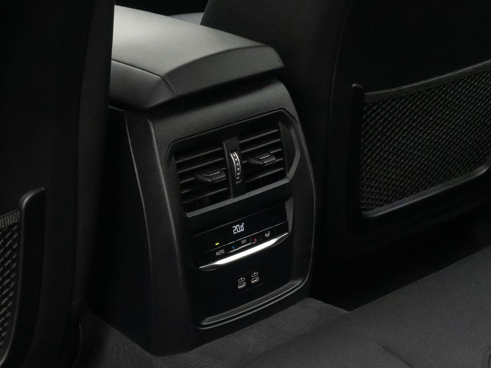 Fahrzeugabbildung BMW 330e xD Laser HUD DAB AHK Alarm Sport HiFi