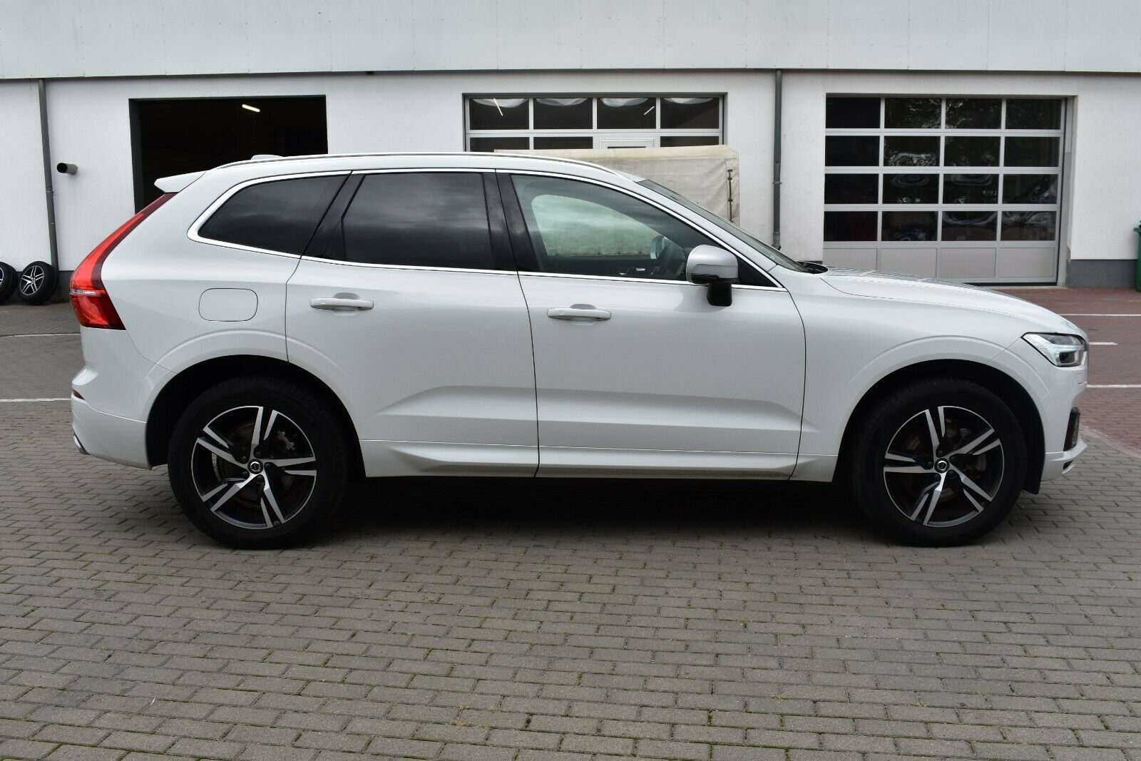 Fahrzeugabbildung Volvo XC60 T8 Twin Engine R-Design*360°*LUFT*AHK