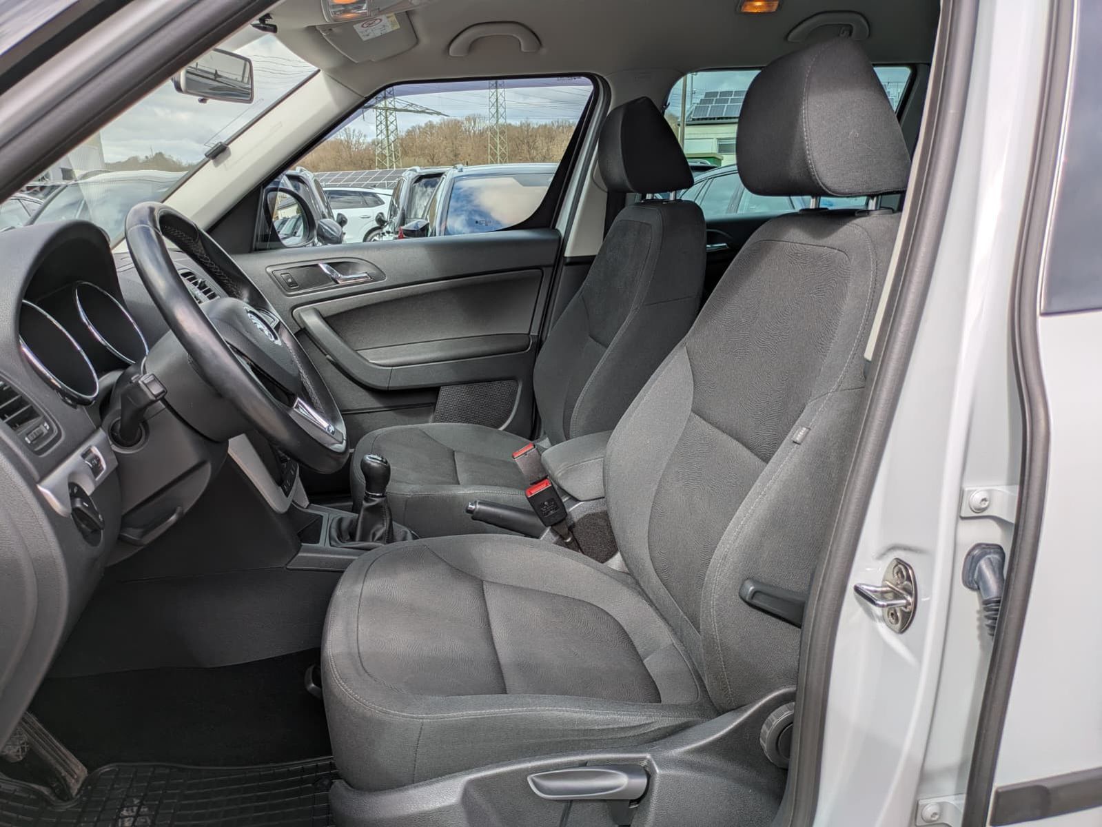 Fahrzeugabbildung SKODA Yeti 2.0 TDI Ambition 4x4 AHK*TEMP*PDC*SHZ