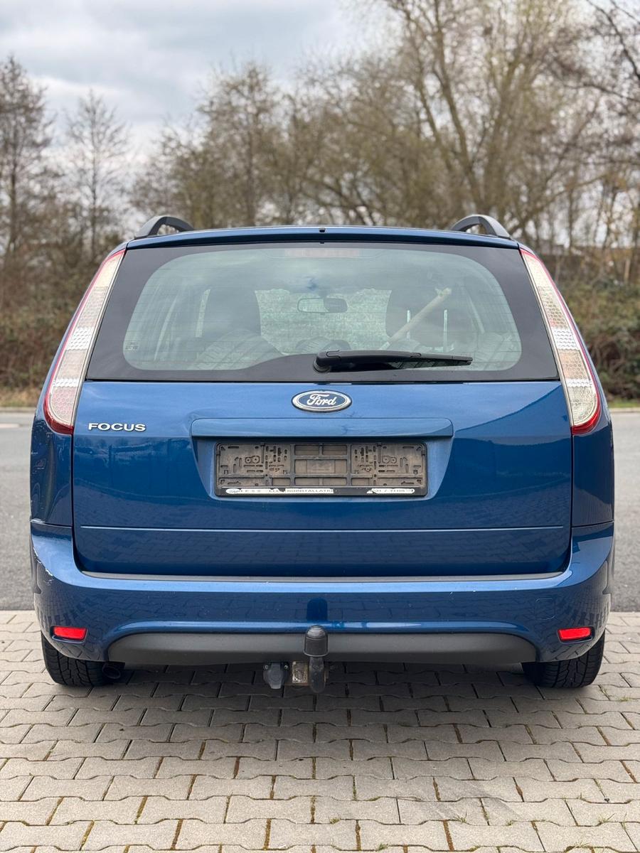 Ford Focus 2010 — photo 8