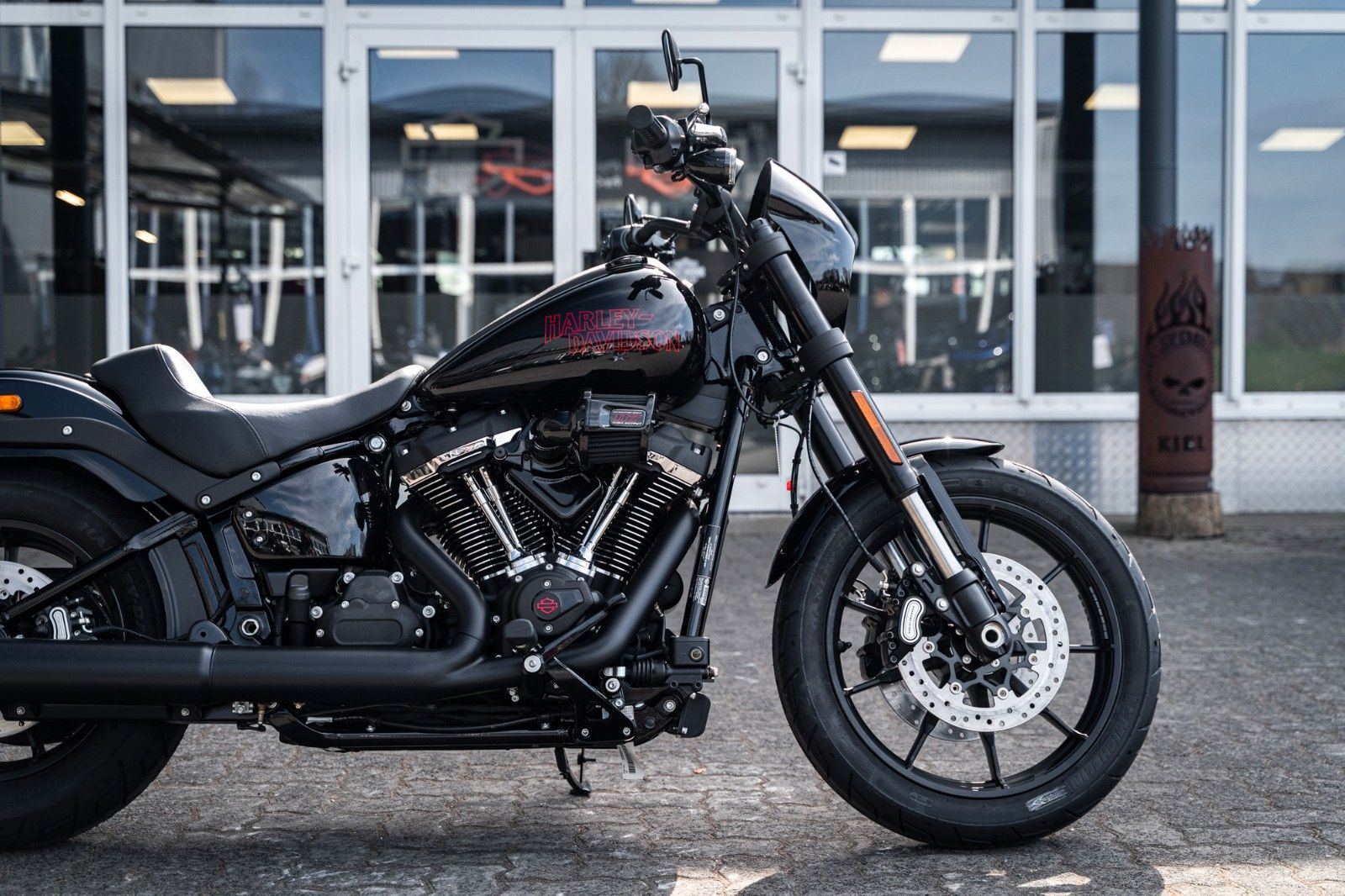 Fahrzeugabbildung Harley-Davidson FXLRST LOW RIDER S 117 MY25 Kurzfr. Verfügbar