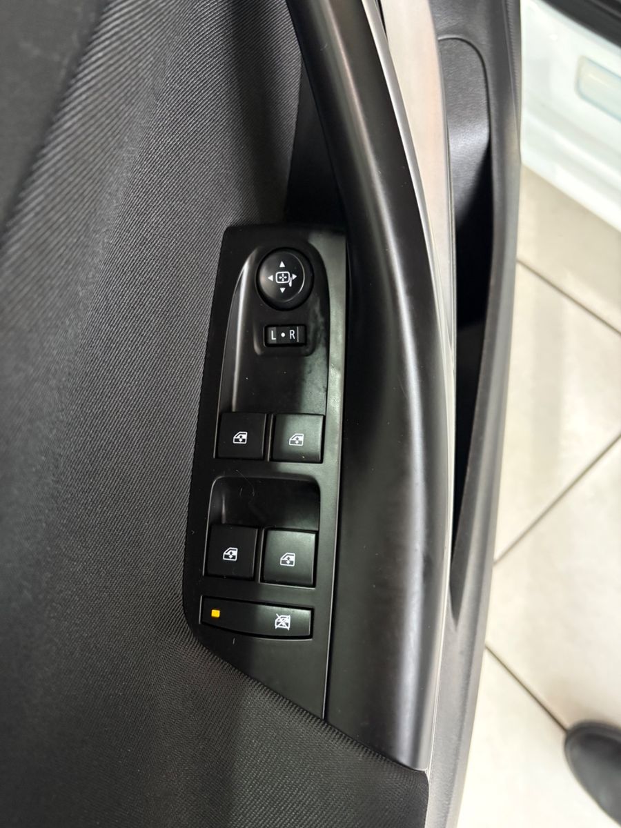 Fahrzeugabbildung Opel Astra K Lim. Active Sport *LED* SCHWARZ / WEIß*