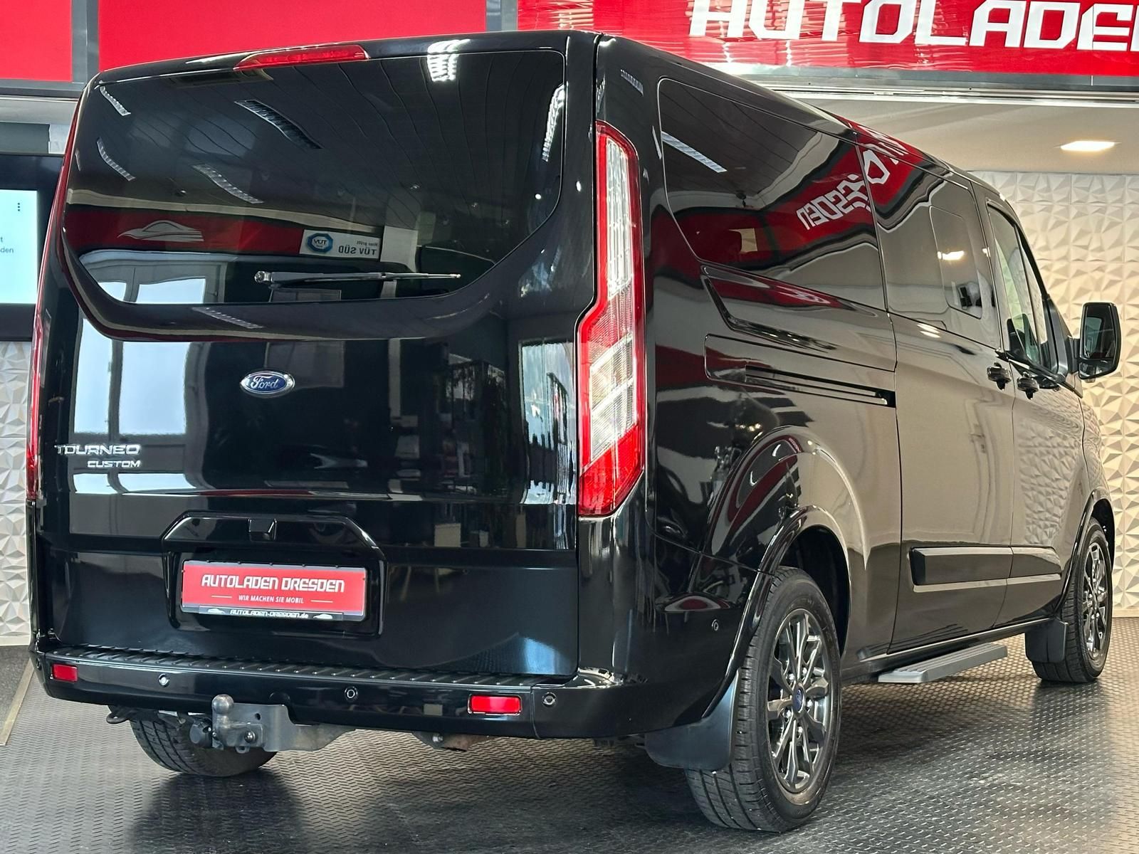 FORD Tourneo Custom 2.0TDCi TITANIUM X NAVI#AHK#ACC - Image 8