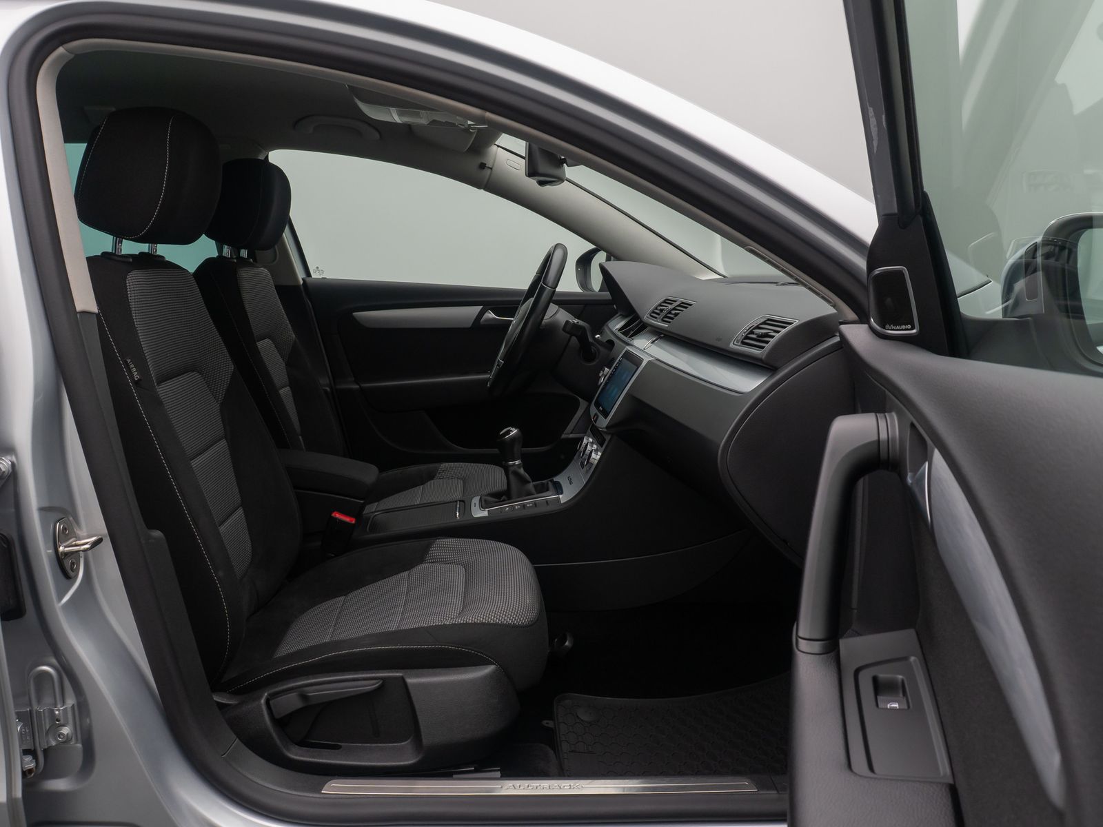 Fahrzeugabbildung Volkswagen Passat Tempomat Kamera DAB AHK SoundSyst 18Zoll
