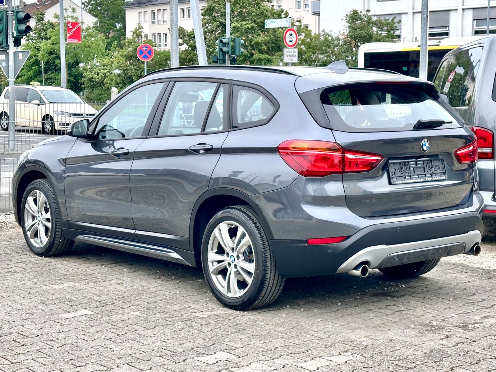Fahrzeugabbildung BMW X1 xDRIVE 25 d SPORTLINE*HEAD-UP+AUTOM.+M.2017*