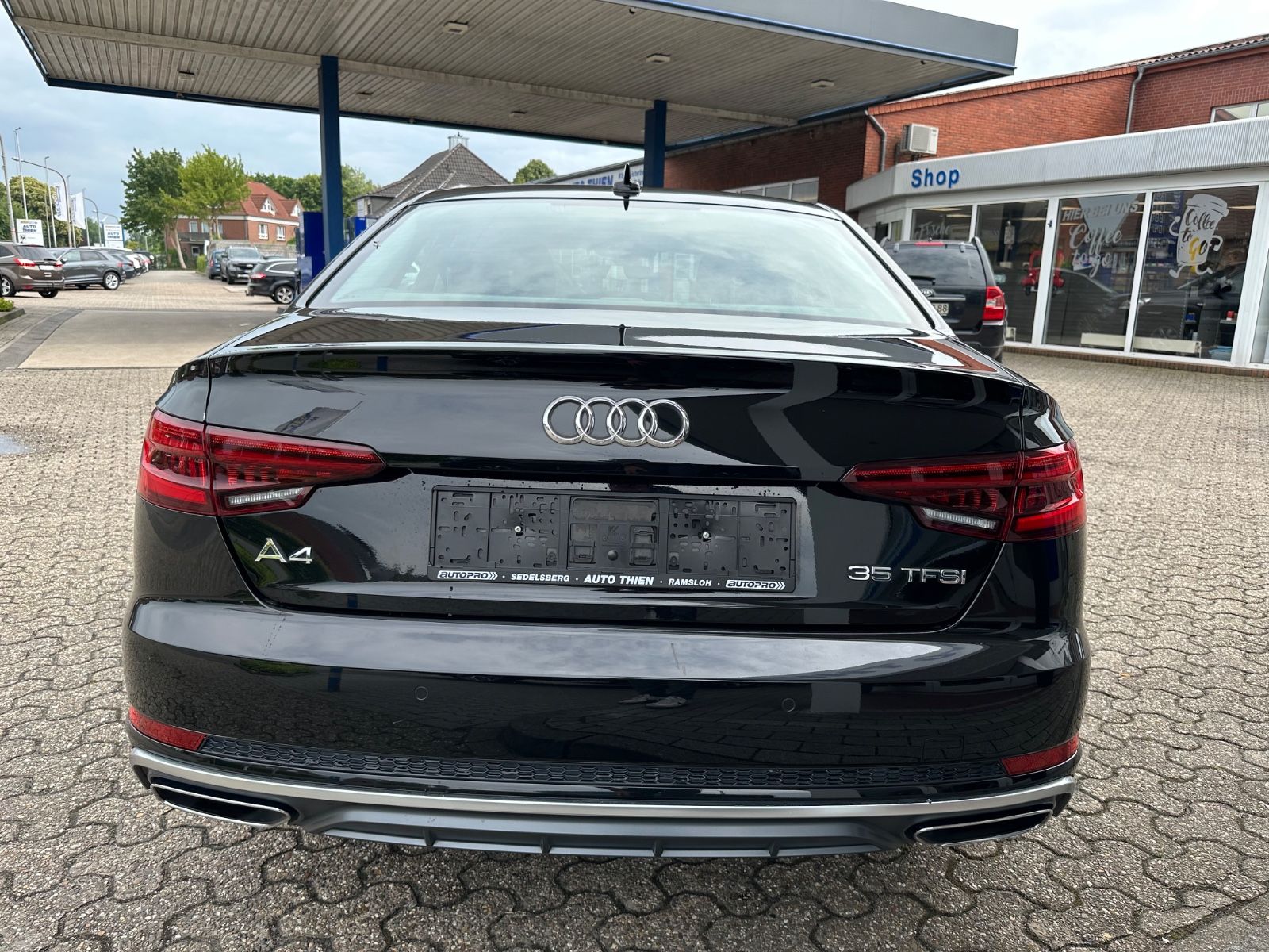 Fahrzeugabbildung Audi A4 35 TFSI sport S Line Navi/LED/GRA/GJR/18"