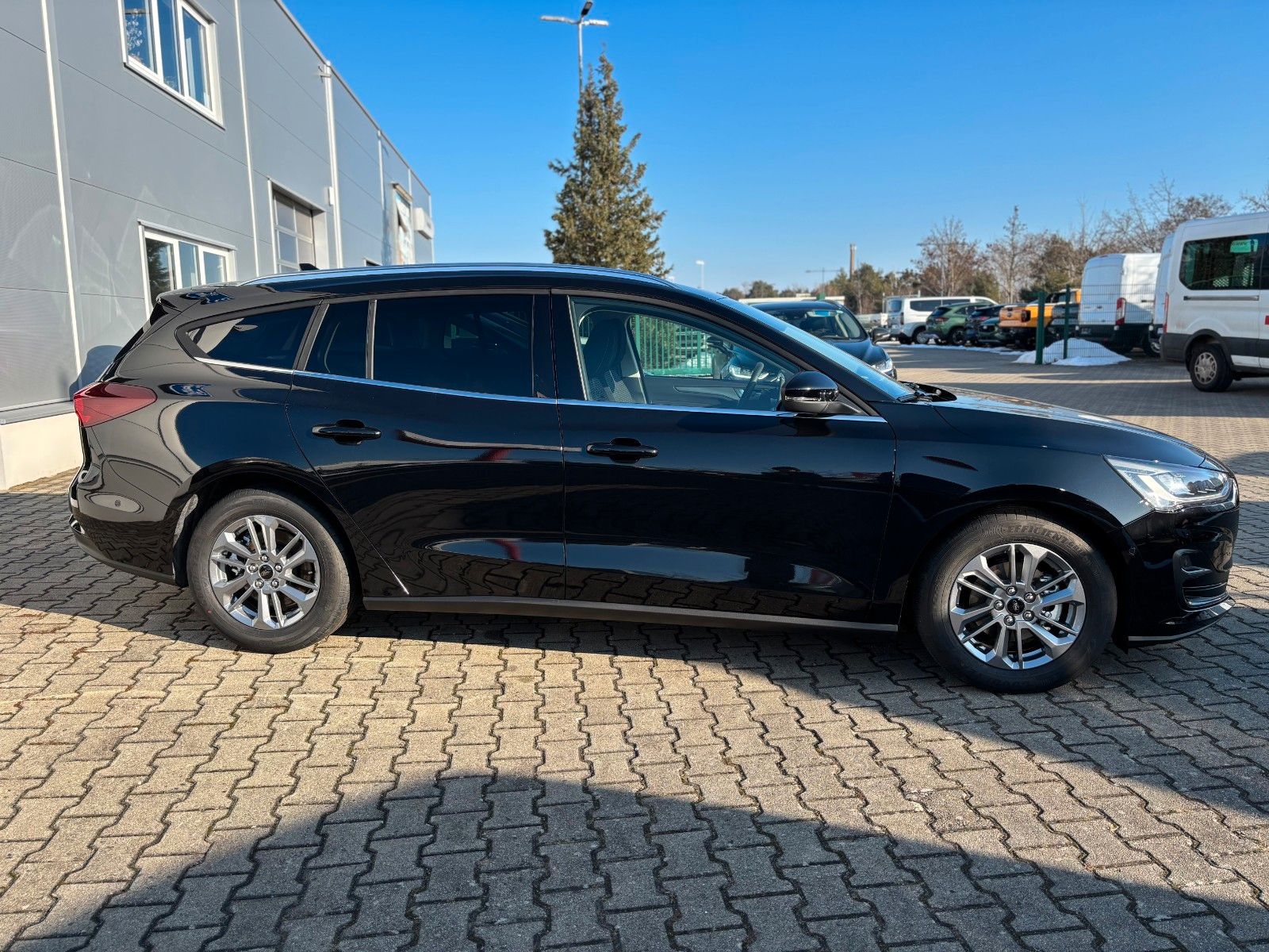 Fahrzeugabbildung Ford Focus Turnier Titanium X