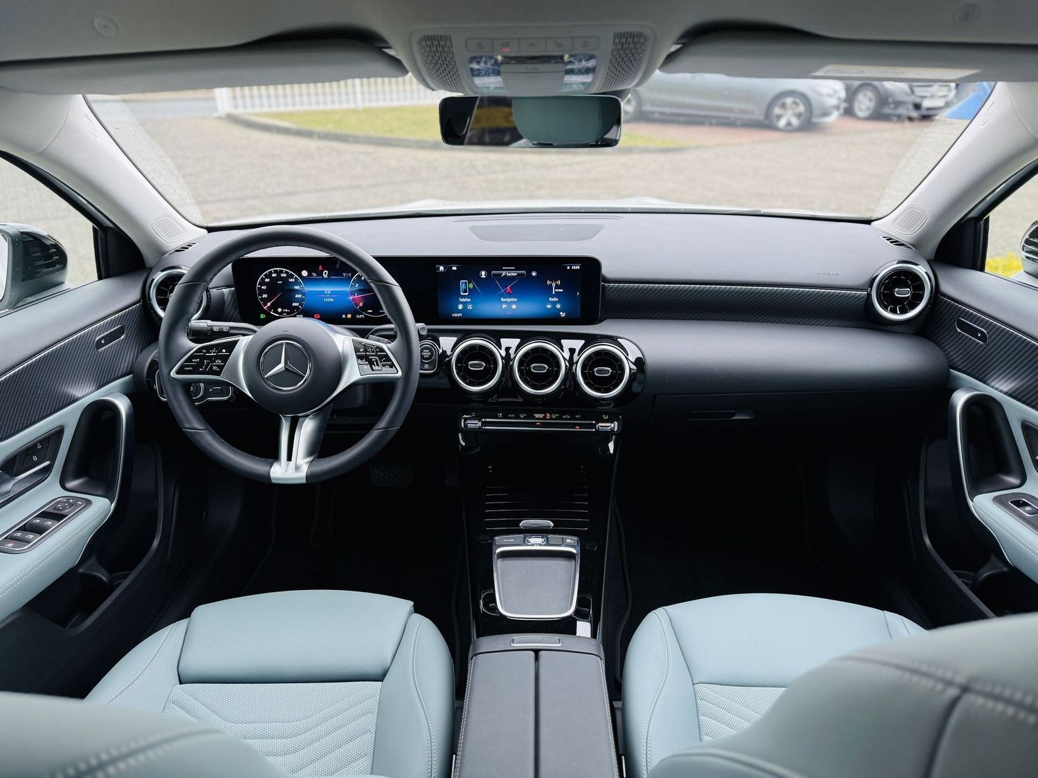 Fahrzeugabbildung Mercedes-Benz A 180 PROGRESSIVE & NIGHT, Autom., Winter, RFK,