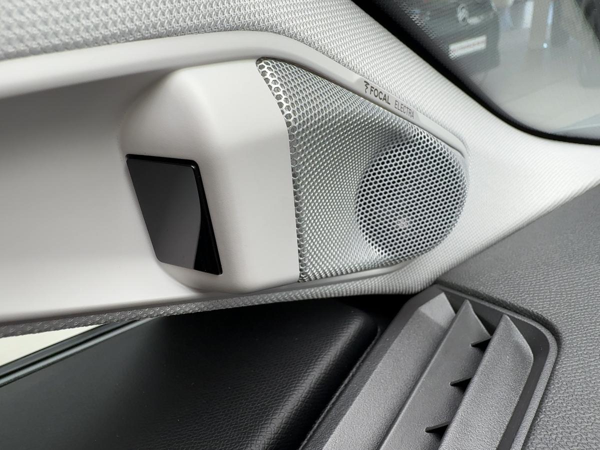 DS Automobiles Nº4 Étoile + Alcantara Hybrid 145