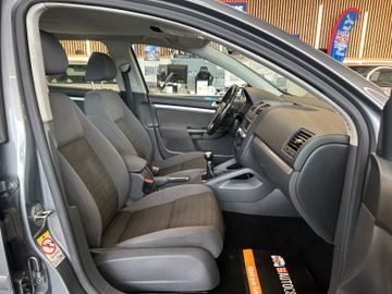 Volkswagen Golf V Lim. Tour *KLIMA*SZHZ*TEMPOMAT*AHK*