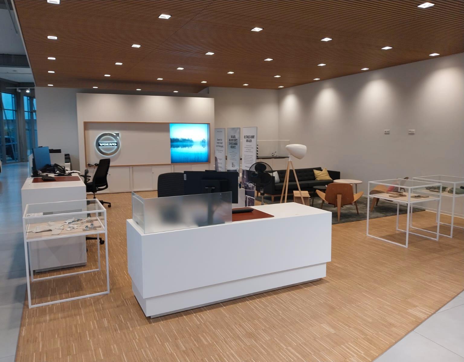 showroom-image-top