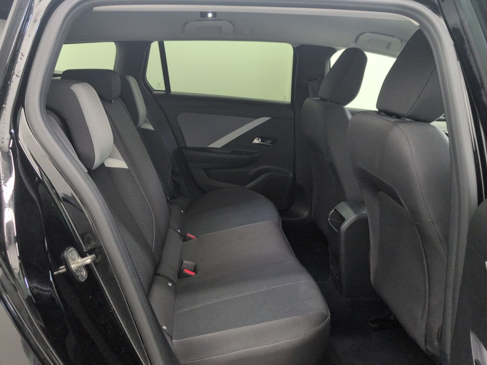OPEL Astra Sports Tourer 1.2 Turbo Business Edition – Bild 11