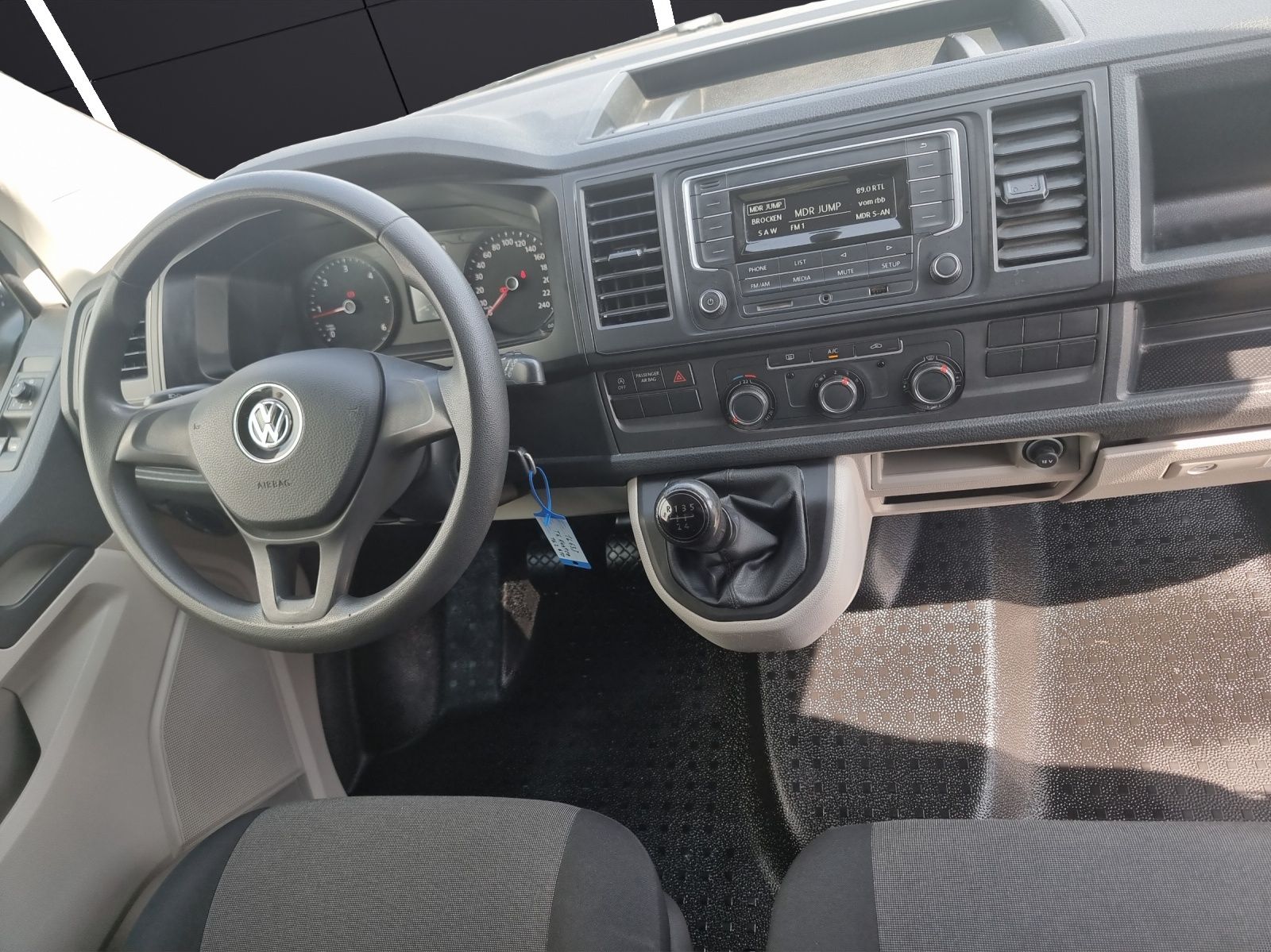 Fahrzeugabbildung Volkswagen T6 Transporter TDI Kasten AHK Klima Bluetooth