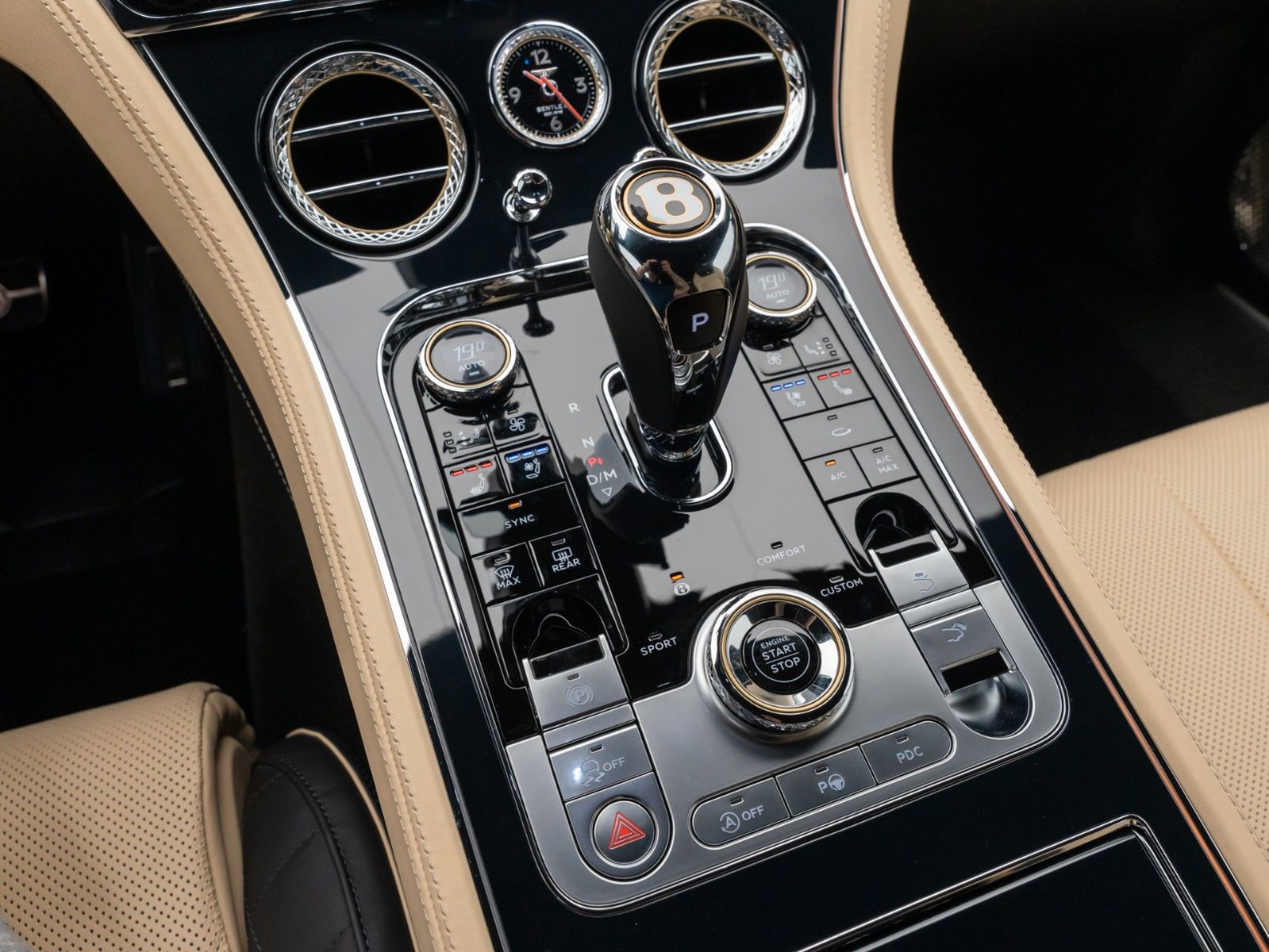 Fahrzeugabbildung Bentley Continental GT Mulliner Blackline Rotation VOLL