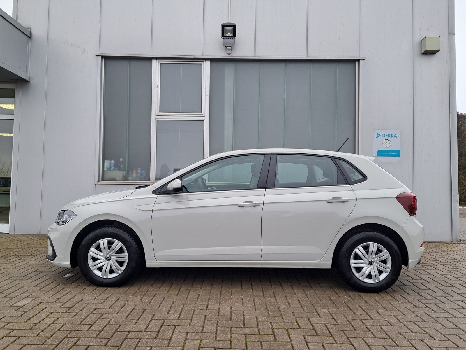 Fahrzeugabbildung Volkswagen Polo 1.0 LED KLIMA PDC LICHTSENSOR APPLECARPLAY