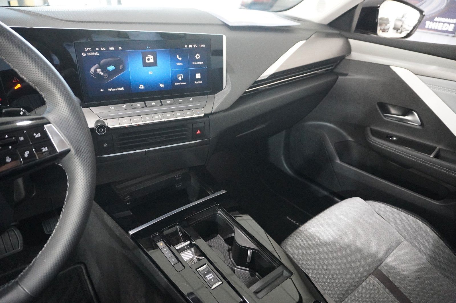 Fahrzeugabbildung Opel Astra L Lim. 1.6 HYBRID ELEGANCE NAVI/LED/SH/AHK